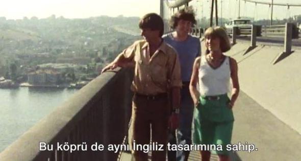 Ekip 15 Temmuz ehitler Kprs'nden yryerek geip kpry tantyor.