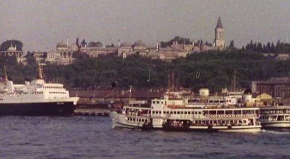 stanbul, Blue Peter ekibi tarafndan 1975'te iki ayr yaynda ele alnyor.