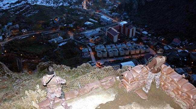 az aylarndaki scak, k aylarndaki souk havann kendilerini yldrmadn belirten polisler, nbet tuttuklar s blgelerinin ok kritik olduunu belirttiler.