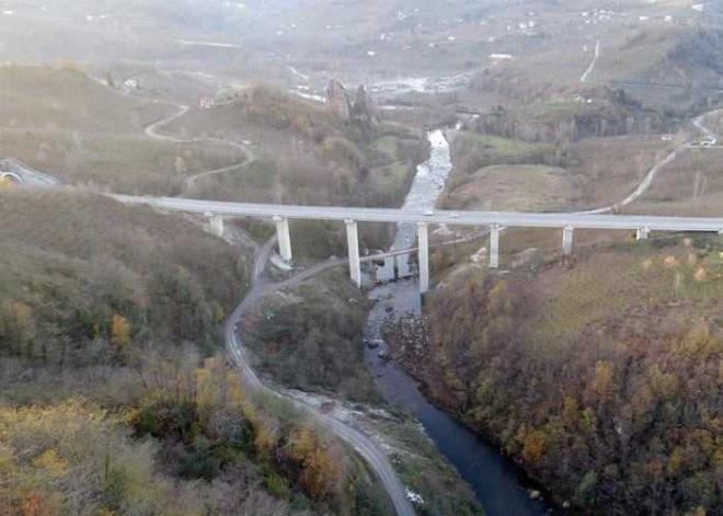 Karadeniz- Akdeniz Yolu Projesi'nin tamamlanmasyla Ordu'nun liman gibi nemli avantajlarnn da olacan,  Anadolu'dan ve Akdeniz'den gelen mallarn ihracatnn yine Ordu snrlar ierisinden gerekletirileceini ve kenti ziyaret eden turist saysnda da art yaanacan dile getiren Vali Yavuz, yle dedi: