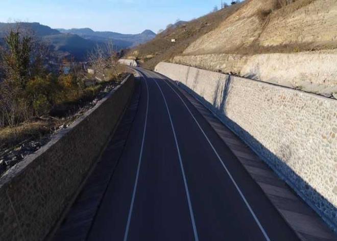 Vali Yavuz, projenin 2019 ylnda tamamlanmasnn hedeflendiini belirterek, bu proje bitirildiinde zellikle Ordu-Mesudiye hattnda ok nemli bir rahatlamada grleceini anlatrken, "121 kilometrelik Ordu- Mesudiye hattda 81 kilometreye dm olacak. 2.5 saatlik Ordu-Mesudiye yolu 1 saate decek.