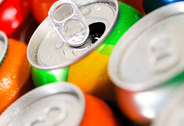 Genliinizin kymetini bilin. 1 kutu gazl iecekte 22 paket eker var. Meyve sular da ayn&#8230; C vitamini var diye meyve suyu iiyorsunuz. Meyve sularnda ok byk kalori var. O kalori vcuda girince, siz kendinizi glendirilmi zannediyorsunuz&#8221; diye konutu.