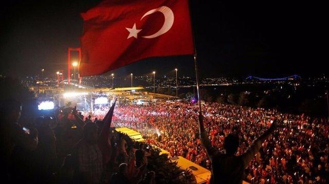 Terrle mcadele srasnda yaralanan vazife malulleri ile Fetullah Terr rgt'nn (FET) 15 Temmuz 2016'daki darbe giriiminin  bastrlmasnda yaralanan ilkretim, ortaokul ve ilkokul mezunlar, hizmetli yerine memur kadrosuna atanabilecek.    <br>- FATH Projesi kapsamnda yaplan mal ve hizmet almlarnda, bata Katma Deer Vergisi (KDV) olmak zere, dier vergi ve benzeri mali  ykmllklerde istisna salanacak.     <br>- Maden sahalarnn ihale edilebilmesi ve iletmelerinin yaplabilmesinin daha cazip hale getirilebilmesi amacyla 10 yl sreyle arazi izin  bedeli alnmayacak.