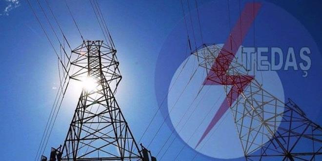 Baz TEDA alacaklar yaplandrlacak.<br>    - Tzel kiilii kaldrlan kylerde Emlak Vergisi, vergi, har ve katlm paylarnn alnmas, 31 Aralk 2017'den 31 Aralk 2020'ye ertelenecek.<br>    - Sermaye piyasas kurumlarna, kitle fonlanmasna araclk eden ve elektronik ortamda hizmet veren Kitle Fonlama Platformlar eklenecek.<br>    - Gmrk ve Ticaret Bakanl, idari para cezasnn muhatab ile uzlaabilecek.    <br>- Esnaf Ahilik Sandnn yrrle giri tarihi 1 Ocak 2020 tarihine ertelenecek.