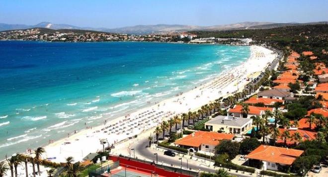 Turizm yatrmclar kira srelerini 49 yla uzatabilecek, isterlerse tesislerin olduu yerleri satn alabilecek.  <br>  - Belediye ve bal idareler, mabetlerin yan sra eitim kurumlarna, yurtlara, okul pansiyonlarna ve hastanelere de indirimli bedelle ya da cretsiz olarak ime ve kullanma suyu verebilecek.    <br>- ile'nin Darlk ve Esenceli mahallelerinin iskan sorununun zlmesi salanacak.