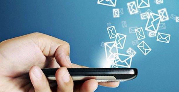 SMS'in kendine kartpostal ve teleks mesajlarn rnek almt. Teknikerler bunlar incelediklerinde, 160 karakterden ksa mesajlarn ne kadar da pratik olduu sonucuna vardlar. Mesaj gnderiminde karakter st snr da byle dodu.