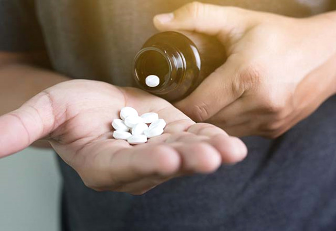 Dnyada 1 milyondan fazla kiinin lmne neden olan karacier kanseri, bilinsiz ila tketimi sonucunda da ortaya kabiliyor. Bilinsiz antibiyotik ve souk algnl ilalarnn kullanlmas olduka sakncal olabiliyor. Bu nedenden dolay bilinsiz ila kullanmndan uzak durmal, herhangi bir ilac kullanrken muhakkak bir uzmana danarak almalyz.