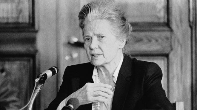 ALVA MYRDAL<p>    Silahszlanma konusunda birok yaz yazan ve konferanslar veren Myrdal, 1982 Nobel Bar dl kazand.