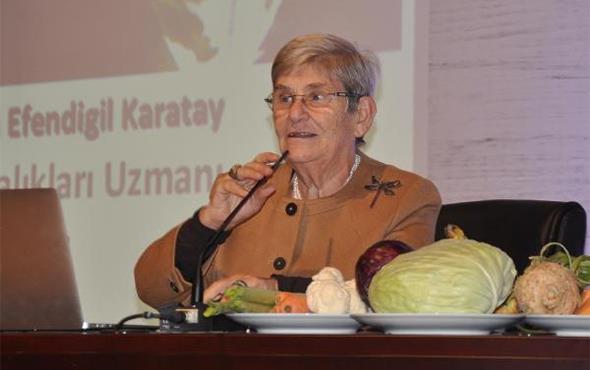 Erkeklerde X ve Y kromozomunun olduunu belirten Prof. Dr. Canan Karatay, "Hepsinin banda da telomerler var. Fakat Y kromozomuna baktnzda bir baca eksik. Yani bir baca kkten itibaren telomeri eksik. O sebeple erkeklerin mr kendilerine iyi bakmazlarsa kadnlardan daha ksa olur. Onun iin kendinize iyi bakacaksnz. Erkek milletine sylyorum. Sizin bir telomeriniz zaten batan eksik, doutan eksik" dedi.