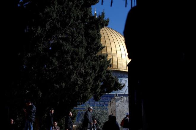 Trump ayrca Dileri Bakanl'na lkesinin Tel Aviv'deki bykeliliinin Kuds'e tanmas iin hazrlklara balamas talimat verdiini aklamt.