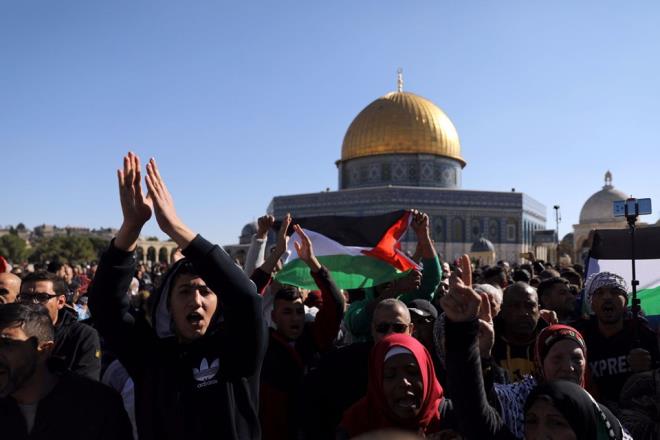 ABD Bakan Donald Trump, nceki gn dzenledii basn toplantsnda, BM Gvenlik Konseyi'nin 1980 ylnda srail'in Dou Kuds' ilhak ederek bakent ilan etmesini geersiz sayan 478 sayl kararna ramen, "Kuds' resmen srail'in bakenti olarak tanma zaman geldi" ifadesini kullanmt.