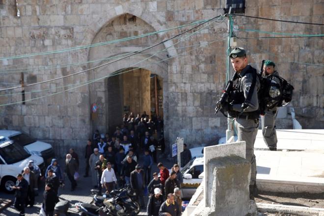 te yandan, bir grup silahl Yahudi yerleimcilerin Nablus'un gneyindeki ana yolu kapatt renildi.