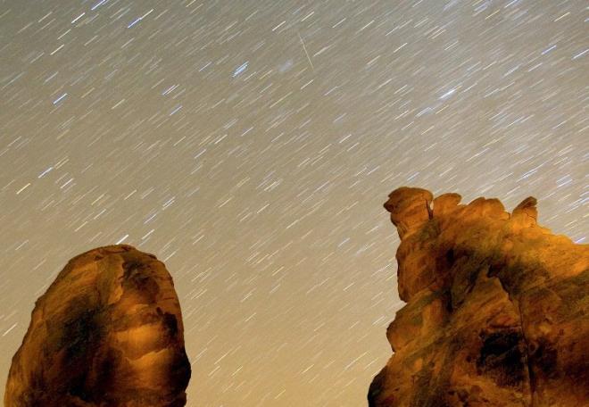 Makinamzn diyafram ayarn lensimizin imkan verdii en ak konuma getiriyoruz. Gece ekimlerin veya yldz pozlamalarn en skntl konulardan biri netleme problemidir. Kullandnz lensin zerinde netleme halkasnda sonsuzluk iareti bulunuyorsa sorun nispeten zlm oluyor.