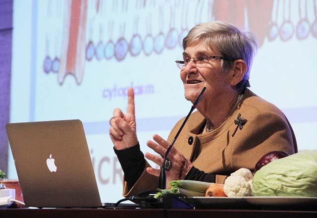 Bu durumda bacaktaki telomer eksik oluyor.  Bu sebepten dolay erkeklerin mr kadnlardan daha ksa oluyor.  Erkekler kendinize iyi bakn diyerek zellikle erkeklere salkl beslenme hakknda birka ipucu verdi.