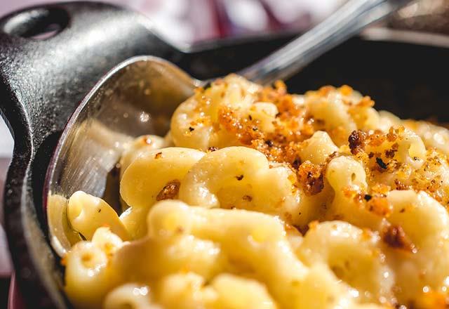 &#8220;Karbonhidrata hi ihtiyacmz yok. Temel ihtiyacmz ya. imdi kt yalar olarak, zararl yalar, iyi yalar kt yalar dedik. Doada 30 trl ya vardr. Bu yalar ilenmemi olduu zaman salkldr. Bunlar bozulmam ilenmemi olduu zaman salkldr. Yalnz iki trl ya hastalk sebebidir.