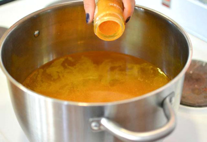 Zerdeal suyunun en nemli zellikleri arasnda kansere kar kalkan grevi grmesi yer alyor. Alternatif tp uzmanlar, 1 yl boyunca dzenli olarak tketilen zerdeal suyunun kansere kar kalklan grevi grdn belirtiyorlar. Zerdealn ierisinde yer alan kurkumin maddesi antikanserojen zellik gsteriyor, bu sayede de vcuttaki kanserli hcrelerin yaylmasn ve byyp gelimesine engel olduu biliniyor.