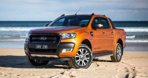 Custom ve Ranger modellerinde 4 k lastiini TV ve KDV dahil olarak bin 200 liraya alma frsat salayan Ford, ayrca tm binek modeller ile Tourneo Courier ve Transit Courier&#8217;de yine aralk aynda Axa FKasko satn almnda polie fiyatndan 400 lira indirim sunuyor.