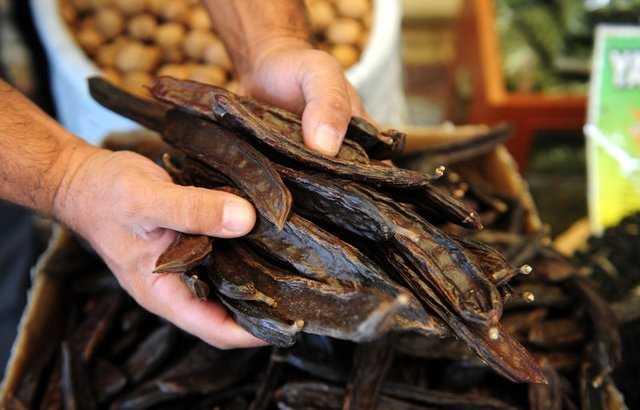 "Kan kolesterol dzeyinin normalin zerinde olduu durumda dzenli olarak keiboynuzu unu tketilmesi zerine yaplan bir almada kan kolestrol dzeyi ve LDL kolestrol zerine olumlu sonular elde edildi.