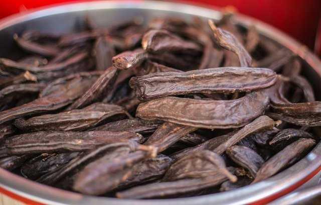 Kadnlarda ilerleyen yalarda kemiklerden kalsiyum ekilimi olduu iin osteoporoza kar nlem alnmasn salayan keiboynuzu, ocuklarn kemik geliiminde de kalsiyum depolarn doldurmaya yaryor.