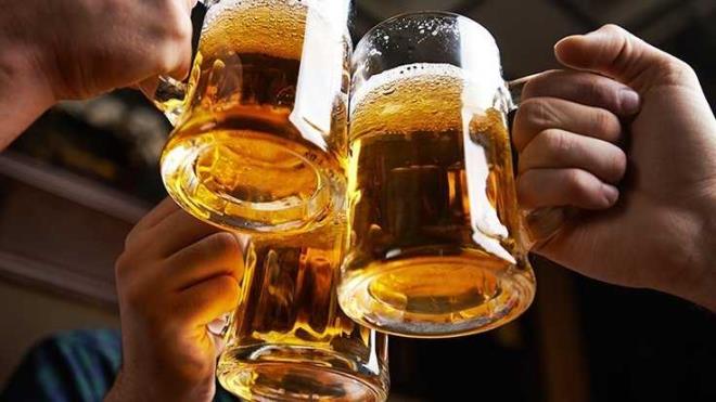 Alkol: Cancer Journal for Clinicians dergisindeki almada, alkoln az ii ve orofaringeal kanseri vakalarnda belirleyici faktr olduu kaydedildi.