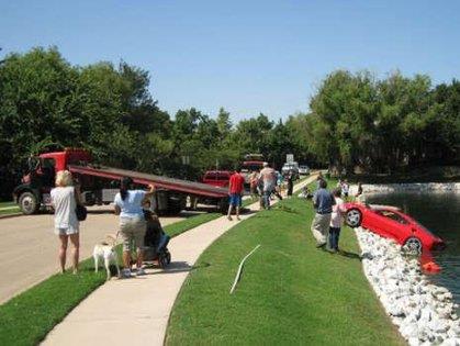 Tabi bu arabay� bu �ekilde g�lden ��karmak da ayr� bir dert. F430, bir araba paras� kadar daha masraf yap�lmadan bir daha y�r�yemeyecek.