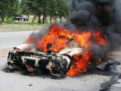 S�radan bir otomobil yang�n� de�il, Ferrari'nin en �nl� modeli Enzo yan�yor.