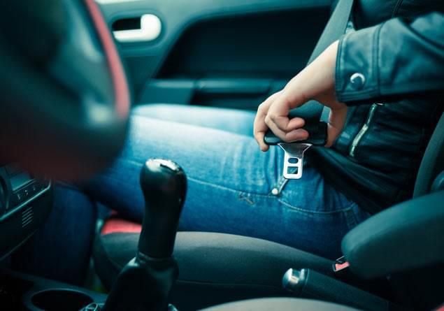 2017 ylnn en gvenli otomobilleri belirlendi. Thatcham Research tarafndan yaplan testler ve aratrmalar sonucu yollarda sr gvenlii salayan en iyi 10 otomobil seildi.<br>    lk 10'a giren her ara, Euro NCAP gvenlik testlerinden 5 yldzla ayrld. Ayrca 10 otomobilin hepsi de otonom acil durum frenleme sistemi ile donaltlm durumda.  <br>  2018 yl iin de sanrz kazalar nlemek iin gelitirilecek gvenlik teknolojileri daha n planda olacak.    te 2017 ylnn en gvenli otomobilleri...  2017 ylnn en gvenli 10 otomobili