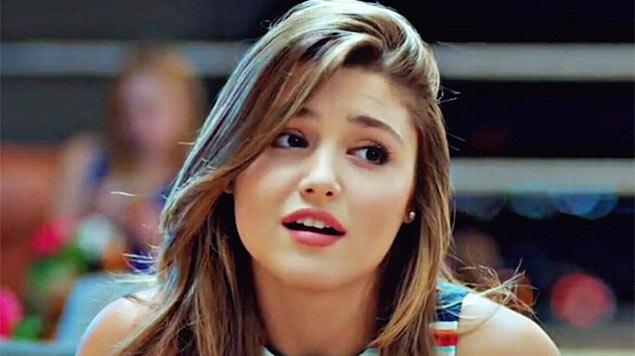 Bir alveri merkezinde grntlenen Demet Akba, Hande Erel&#8217;in Altn Kelebek dl Treni&#8217;nde dl almasyla ilgili acmasz eletiriler yapt.