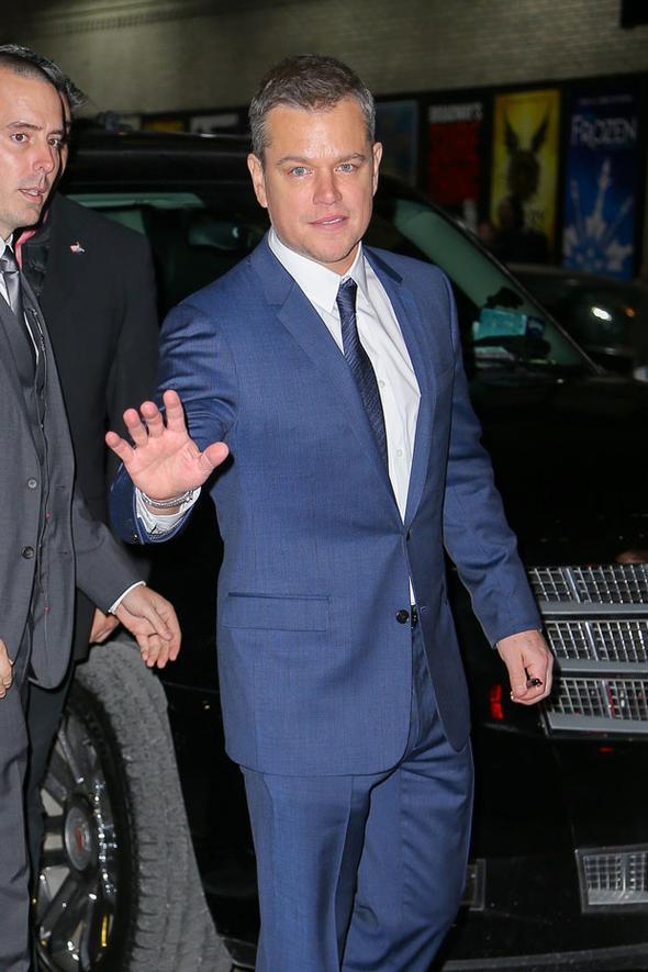 evreci almalaryla tannan nl aktr Matt Damon, bu konuda faaliyet gsteren Water.org'un kurucularndan. Hatta birka yl nce dnyadaki su krizinin zm iin belki de kimsenin aklna gelmeyecek bir k yapt. Oscar dll Damon, dnyadaki milyonlarca insan, en basit hijyen ihtiyalarn karlayacak kadar temiz suya kavuuncaya kadar tuvalete gitmeyeceini aklad.. Bu aklama byk ses getirdi.