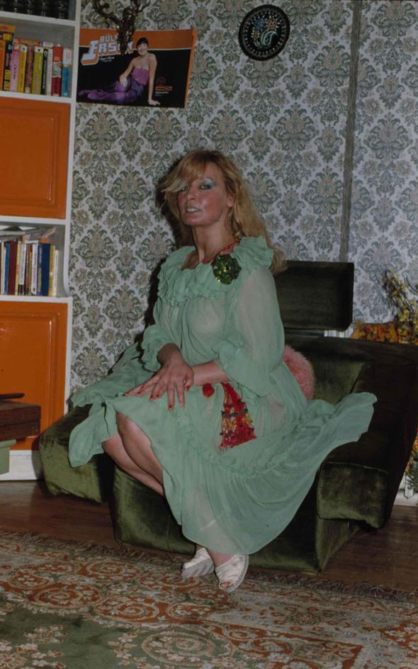 Ondan geriye Yal Gzler, Garipler Adas, Basmac Gzeli, Kadifeden Kesesi, Hicran Yaras, adr Gl'nn de bulunduu ok sayda film kald. Bir de trajik bir yaam yks.