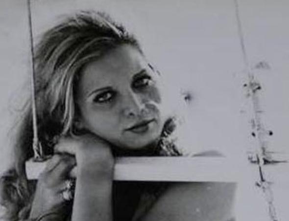 Kk Sevgilim, Sinderella Klkedisi, Ekmeki Kadn gibi filmlerde rol ald Tulu.. 2004'te Melekler Adas, 2006'da Kaybolan Yllar, 2007'de de Vazge Gnlm adl TV dizileriyle ekrana geldi.  <br>  2012 ylnda son nefesini verdi Hlya Tulu. Trk sinemasnn sessiz kahramanlarndan biriydi, bu dnyadan g edii de tpk meslek yaamndaki gibi sessiz sedasz oldu.. Hlya Tulu, Feriky Mezarl'nda son yolculuuna uurland..