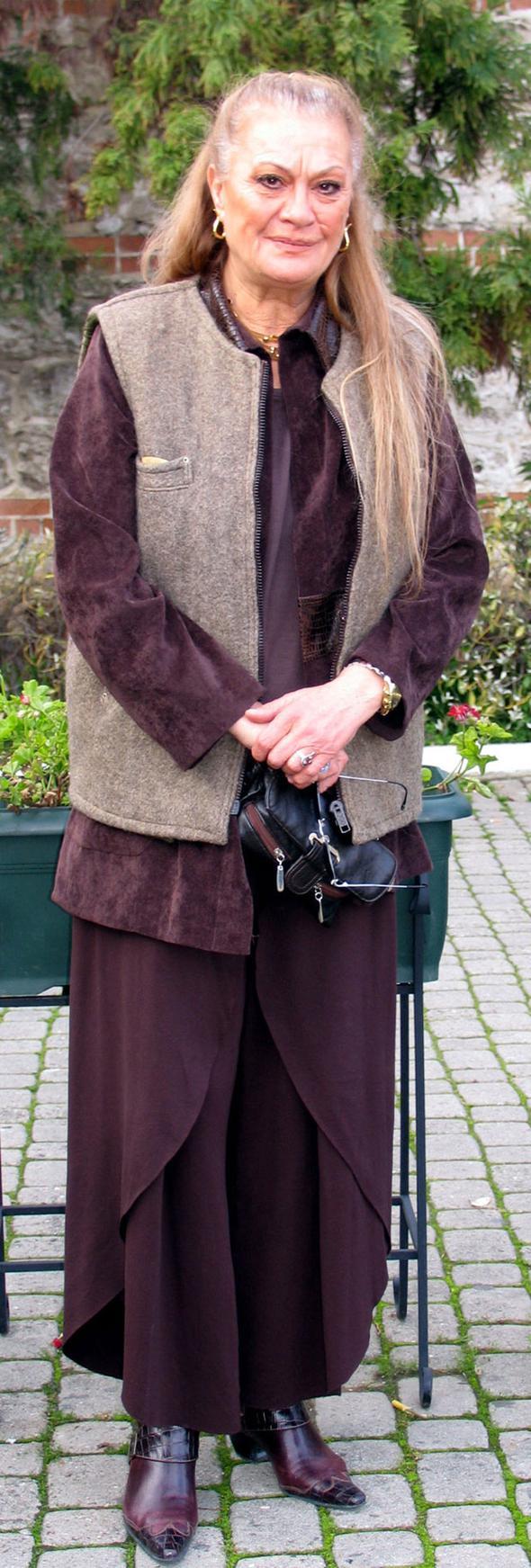 rmcer, gemiin parlak gnlerinden uzakta sakin ve gzlerden uzak bir yaam sryor imdi.