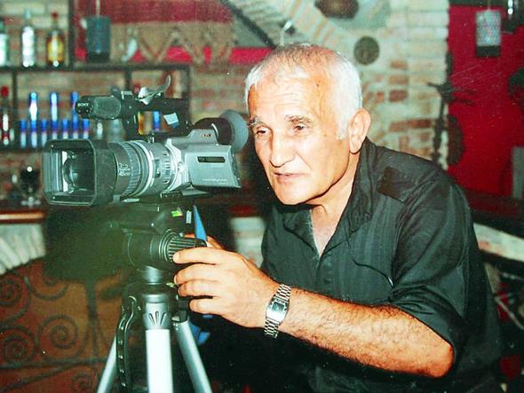 Ona Kayda Darlaceze Mdrl'n sahip kt. 2007'de Yaam Evleri projesi kapsamnda Beyolu Sururi Mahallesi'ndeki bir apartmann giri katndaki evine yerletirildi. Kz arayp bulamaynca polise haber verdi ve cansz bedeni bulundu.<br>    Topraa verildiinde cenaze treninde sadece 10 kii vard.