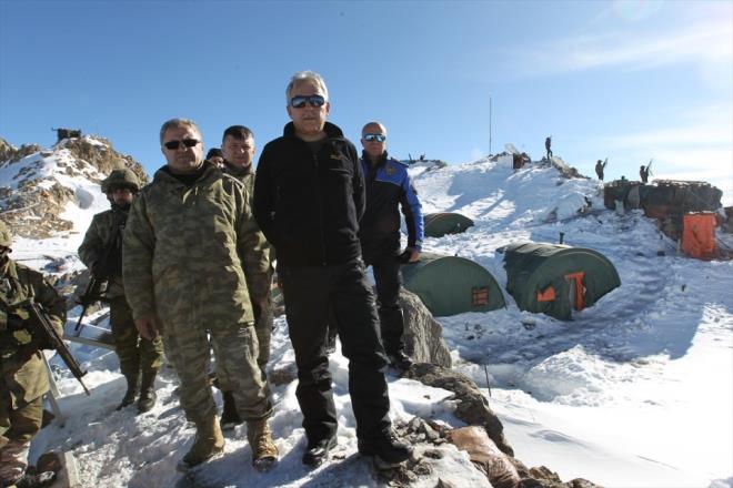 Ziyarete Yksekova 3. Tmen Komutan Tmgeneral Metin Tokel, l Jandarma Komutan Tugeneral Ferdi Korkmaz ve l Emniyet Mdr Sleyman Suvat Dilberolu da katld.
