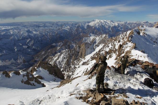 Vali Toprak daha sonra 3 bin 356 rakmdaki ehit Yarbay hsan Ejdar s blgesini ziyaret etti.