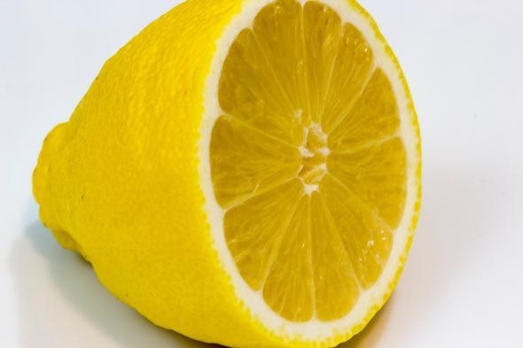 Limonun ekiliini kabuuna bakarak anlayabilirsiniz. nce kabuklu limonlar kaln kabuklulara kyasla daha ekidir.