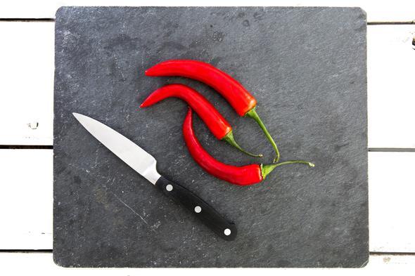 ok ac biberleri doramadan nce ellerinizi biraz zeytinyayla ovarsanz, acnn parmaklarnzda kalmasn nlemi olursunuz.