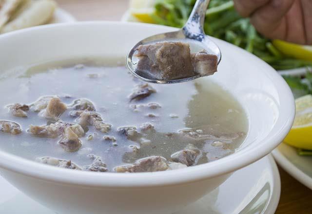 Gneten uzak durmak, hava kirlilii, hayvansal yalardan, sakatatlardan uzak durmaktan oluyor. Yllarca bizlere 'Hayvansal yalar, sakatatlar hastalk sebebi, kalp krizi sebebi' dediler. Bu yzden de D vitamini eksiklii lkedeki ok fazla insanda var." dedi.