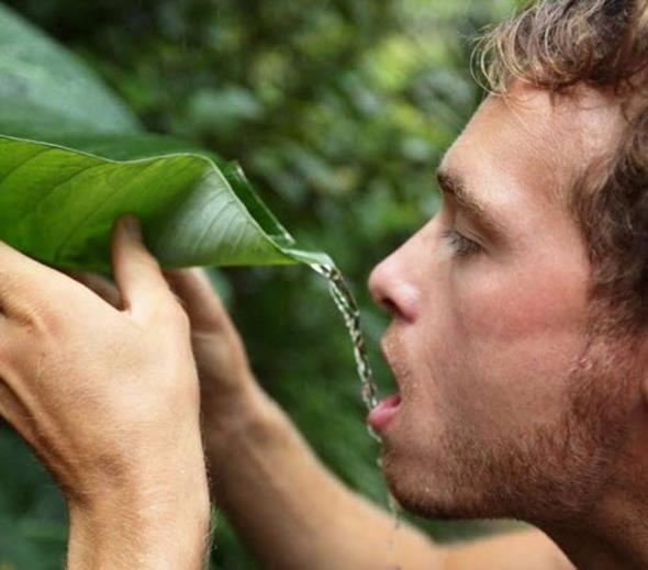 Hayatta kalma uzmanlar '3ler Kural'n daima hatrlar.nsanlar genellikle oksijen solumadan 3 dakika, ekstrem hava koullarnda barnak olmadan 3 saat, su imeden 3 gn ve yemek yemeden 3 hafta hayatta kalabilir.