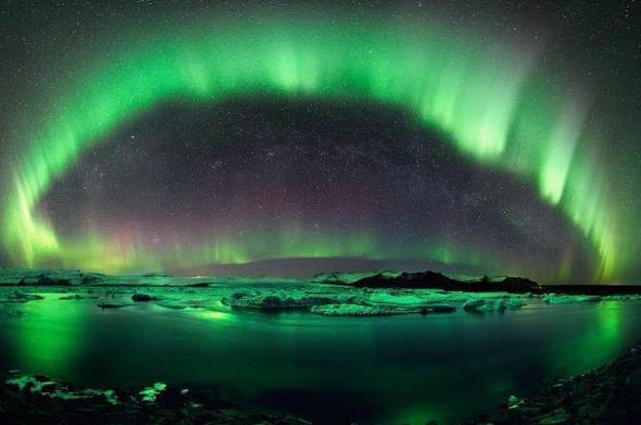 Kuzey klaryla dolu zlanda'da bir gece... stanbul'da bu grnty grebilmeniz elbette imkansz...