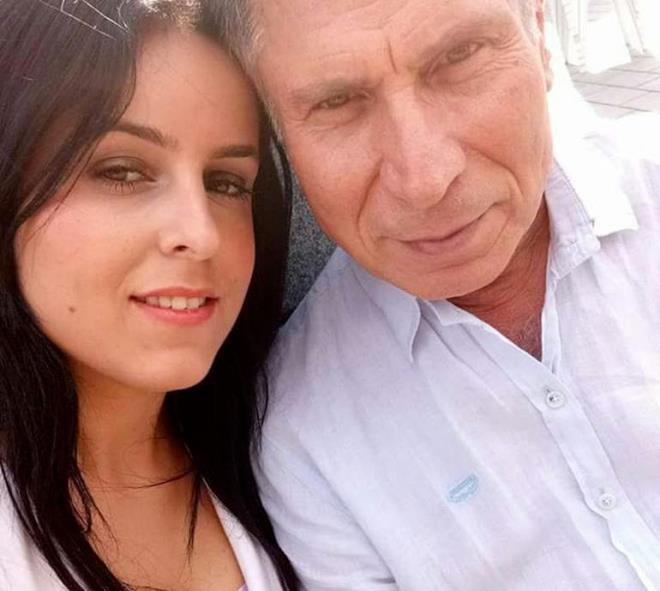 ifte aralarndaki ya fark sorulduunda ise Arman, "Ben kendimi yalanm olarak grmyorum. Nerede trak orada brak, bittii zaman biter zaten. Ben de isterdim biraz daha byk olsun. Ne yapalm? Kaderimizde bu varm" aklamasn yapt.