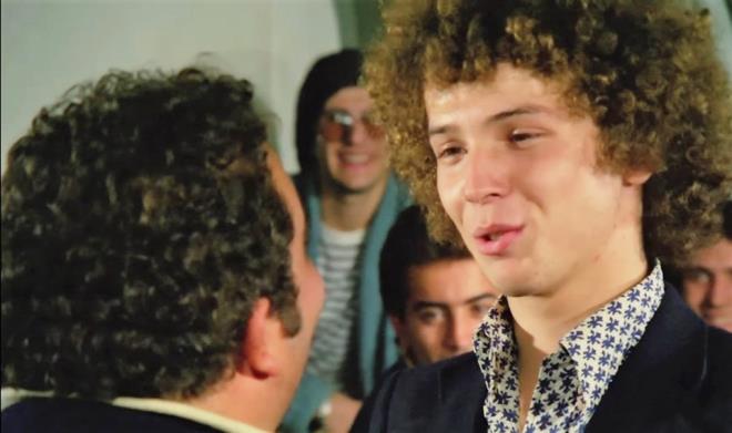 AHAP SANDALYE MALATI  <p>    Yeilam'n klasikleri arasnda bulunan "Hababam Snf Dokuz Douruyor" filminin "Kvrck mer"i Talip Gran, Bodrum&#8217;da ahap sandalye imalat yaparak yaamn srdryor. Kvrck sar salaryla insanlarn zihnine kaznan Gran mankenlik ve oyunculuk yaptktan sonra Bodrum&#8217;a yerleti.