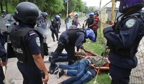 18-Jamaika: lkede pek ok cinayetin ilendii su blgeleri bulunuyor. Tesislerde kalan konuklar bile bu iddet olaylarndan etkilenebiliyor.