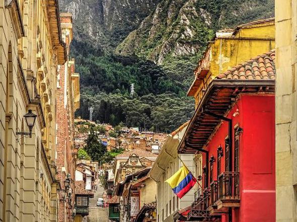 1- Kolombiya: Uyuturucu kaakl, soygunlar ve patlamalar Kolombiya'y turistler iin tehlikeli yapan noktalar. Medellin ehri Gney Amerika'nn en iyi lokasyonu seilse de Kolombiya bu listede dnyann en tehlikeli lkesi olarak yer alyor.