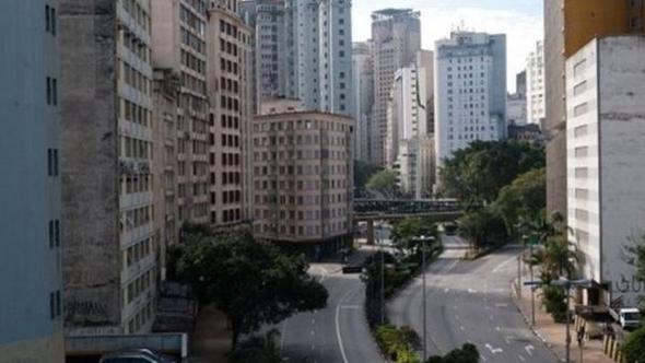 2-Yemen: Yemen'in bakenti Sana'da isyanc gruplar siviller iin byk tehdit yaratyor. lkede yaanan i sava blge nfusunun byk ksmnn yiyecek su ve tbbi yardm eksikliine sebep oluyor.