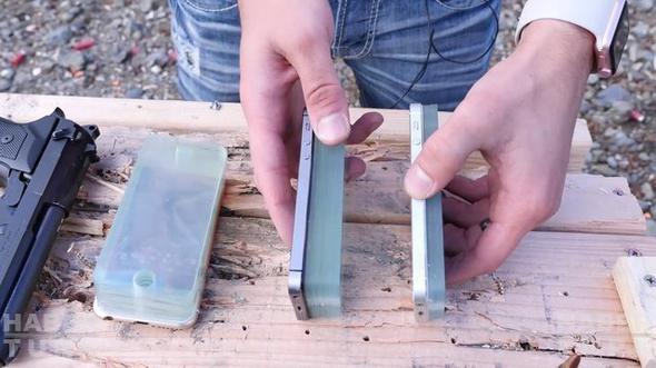 Klflar iPhone'a bariyer olarak kulland.