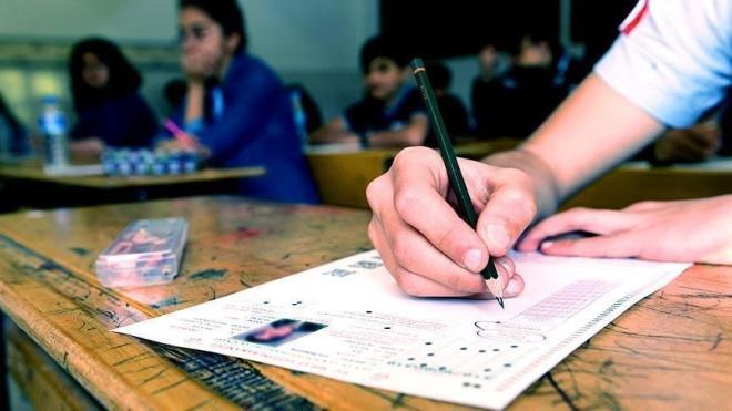 YKS NE ZAMAN YAPILACAK?  <br>  Yksekretim Kurumlar Snavnn birinci oturumu (Temel Yeterlilik Testi) 23 Haziran 2018 Cumartesi gn sabah, ikinci oturumu 24 Haziran 2018 Pazar gn sabah, Yabanc Dil oturumu ise 24 Haziran 2018 Pazar gn leden sonra yaplacak.  <br>  SAAT KATA YAPILACAK?<br>    Yksekretim Kurumlar Snav saatleri SYM tarafndan belirlenecek, Bavuru Klavuzu&#8217;nda ve SYM&#8217;nin web sayfasnda ilan edilecektir.