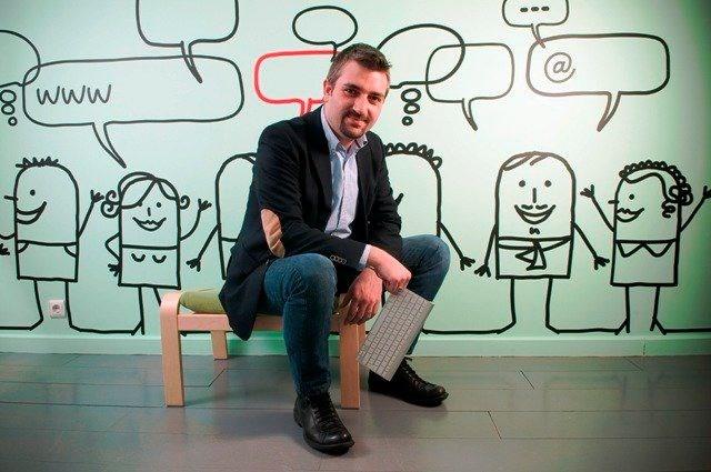 19- Arda Kutsal (38), Webrazzi Kurucusu<p>    Endstri mhendislii lisans ve MBA derecesine sahip Arda Kutsal, teknoloji ve ekonomi blogu Webrazzinin kurucusu. Gemite BT ve proje yneticisi olarak nde gelen irketlerde yneticilik yapan Kutsal, Argentum Ventures yatrm firmasnda Teknoloji Yatrm Yneticisi olarak grev yaparken Webrazziyi kurdu. Mevcut pozisyonuyla ezamanl olarak Webrazzide yerel ve blgesel internet pazarna ilikin yorum, analiz ve haberleri yaymlamaya balad.Ksa srede alannda en bilinen yayn haline gelen Webrazzi, Arda Kutsaln yerel ve blgesel internet giriimleri, yatrmlar, strateji ve pazarlama konularnda danlabilecek en donanml isimlerden biri olarak konumlanmasna yardmc oldu.