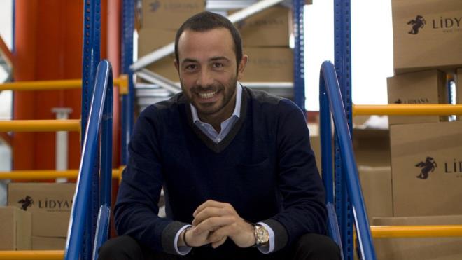 16- Hakan Ba (33), Lidyana.com CEO&#8217;su<p>    2017&#8217;de Semih Kaya&#8217;dan 1 milyon dolar yatrm alan Lidyana, 2017 ilk yarsnda geen seneki ayn dneme gre cirosal olarak da yzde 45 byd. Ba, 2016&#8217;da Supermassive adl Espor takmn kurdu.  sezonda  final, iki Trkiye ampiyonluu alan Supermassive, Espor alanndaki gl markalardan biri yapt. Ba&#8217;n kurucularndan olduu chat uygulamasnn beta versiyonu ubat 2017&#8217;de yayna girdi. Groop iin Hindistan&#8217;da Whatsapp uygulamasnn arka plann yazan ekip de alyor. Kripton Yazlm, NoSmokin, Garajyeri.com, Gardrops.com ve ABD&#8217;de Furnishare.com irketlerine yatrm yapt. Ba 2016&#8217;da KSS adna Sosyalben&#8217;i ekledi.