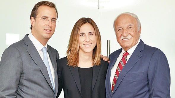 40- Ayecan zyein Oktay (36), Fiba Holding YK yesi<p>    Duke niversitesi Ekonomi Blm&#8217;nden mezun oldu. 2003-2005 yllar arasnda Finansbank&#8217;ta bireysel bankaclk blmnde ve 2005-2007 yllar arasnda Fiba Grubu&#8217;nda i gelitirme ve strateji blmnde farkl projelerde aktif olarak rol ald. 2009 ylnda Stanford niversitesi MBA programn tamamladktan sonra tekrar Fiba Grubu&#8217;na katld. Burada ynetim kurulu yelii grevini srdryor.